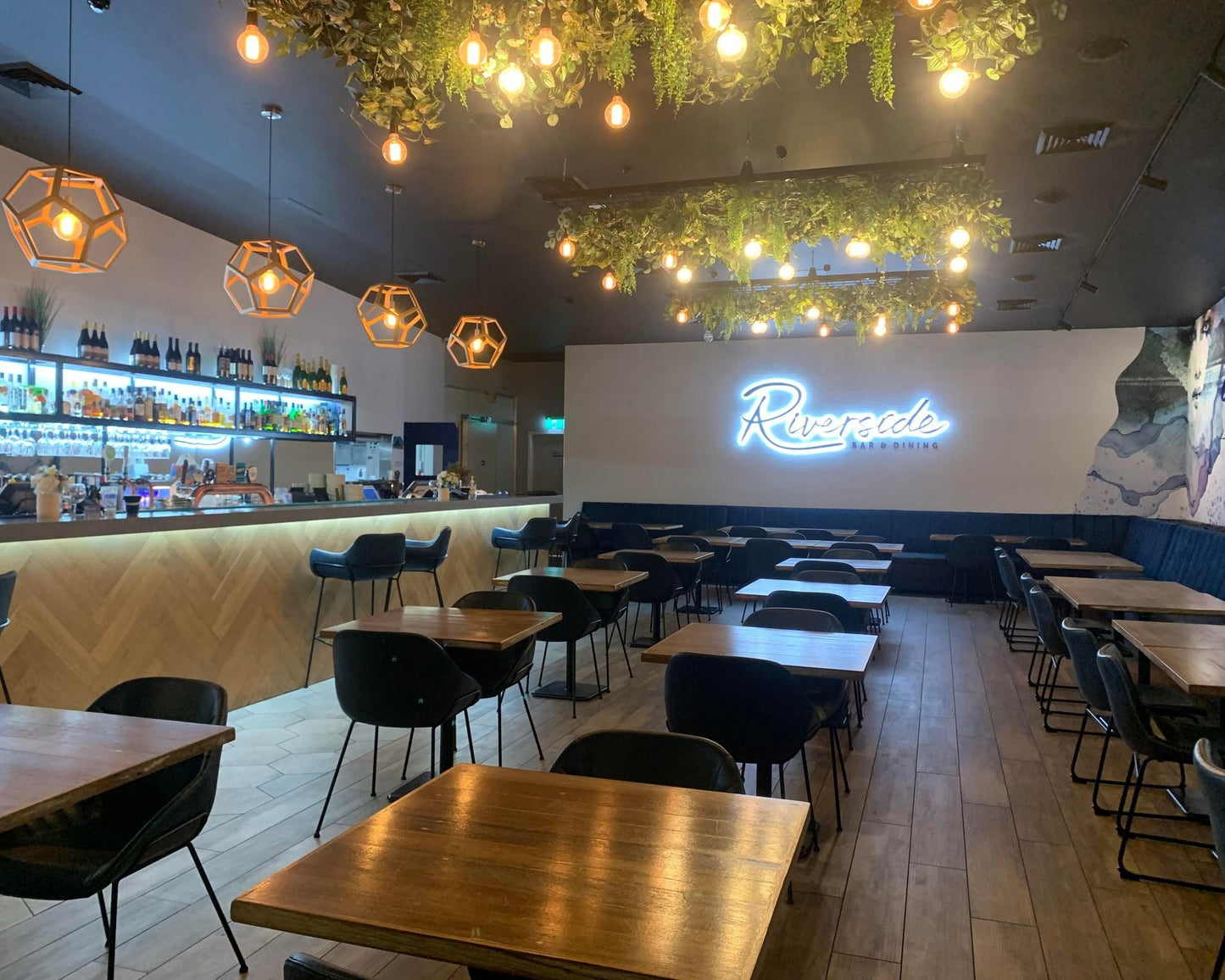 Riverside Bar & Dining